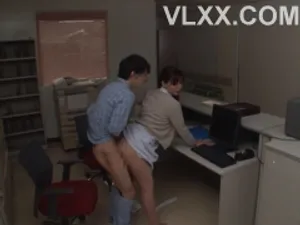 đi làm giúp việc thay má, con gái gặp chủ nhà tà dâm nhưng vẫn phải ngoan