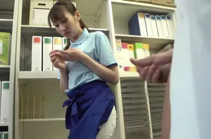 Cô vợ lẳng lơ phang với người đàn ông lạ khi Ông chồng vẫn đang ở nhà