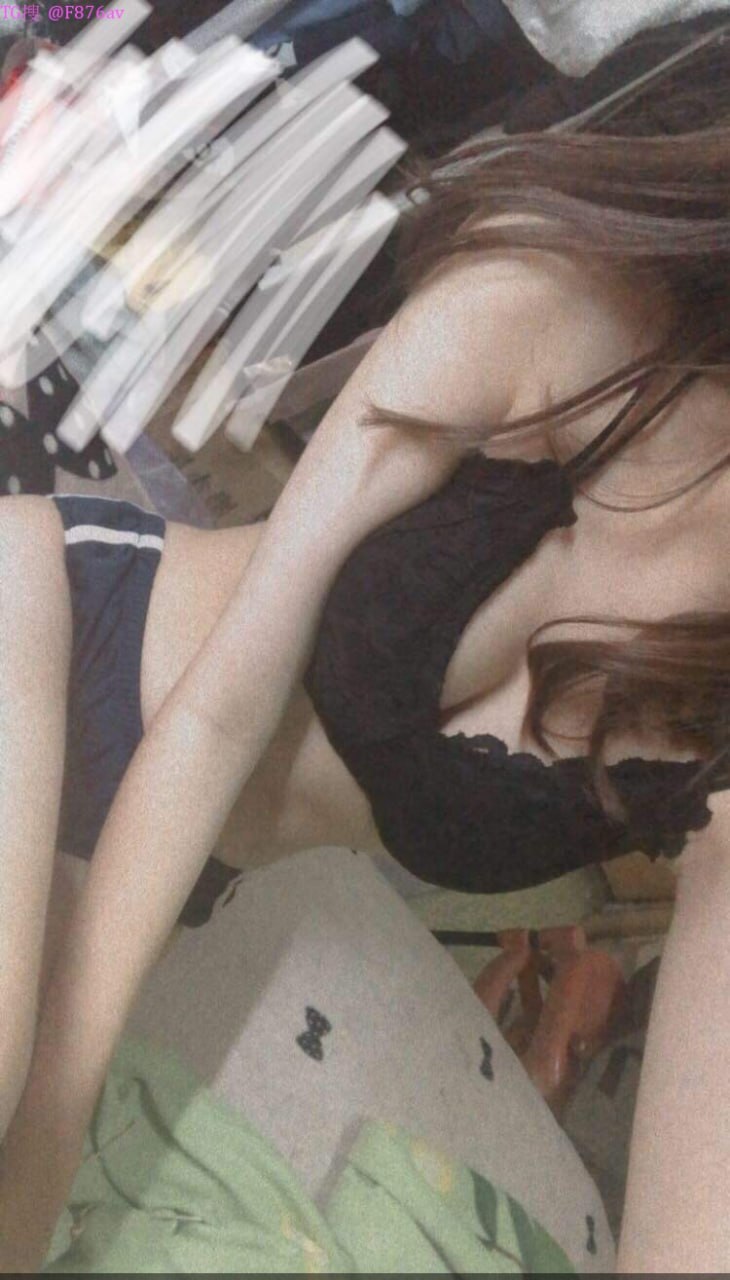 Lén lút với quản lý ngay bên cạnh Anh xã trong một kỳ nghỉ